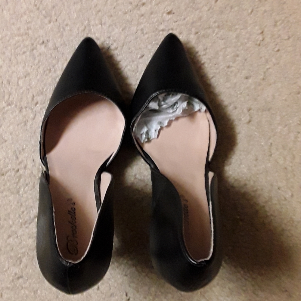Shoes - Picture 2 of 4